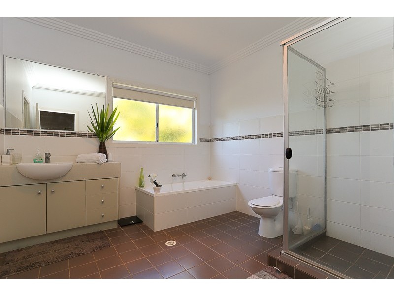 17 VERNON STREET, Clontarf QLD 4019