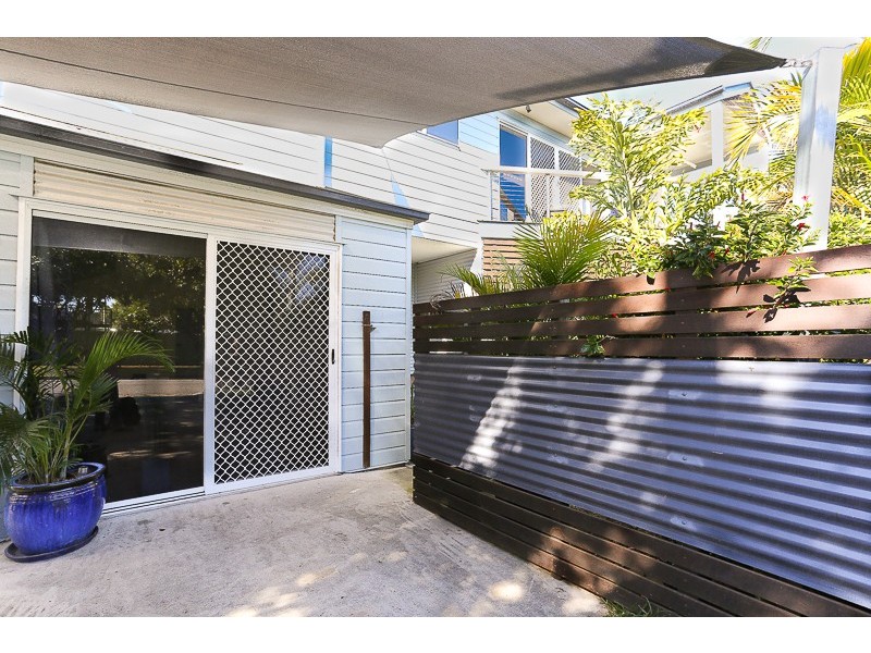 17 VERNON STREET, Clontarf QLD 4019