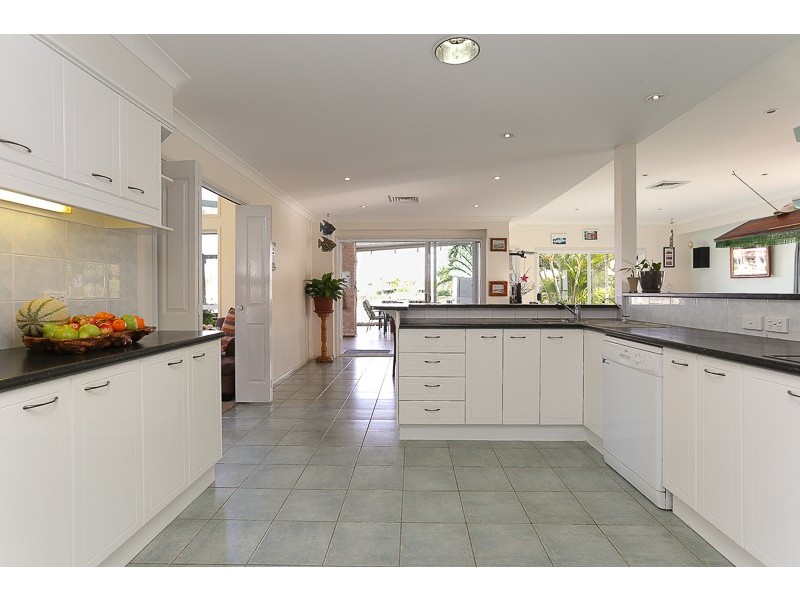 25  ENTERPRISE COURT, Newport QLD 4020