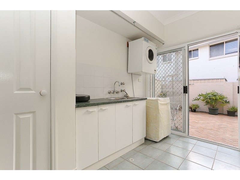 25  ENTERPRISE COURT, Newport QLD 4020