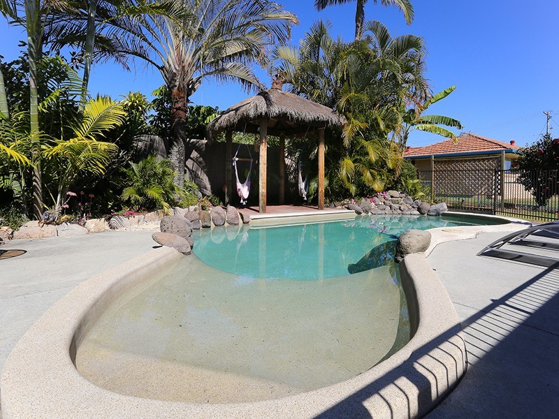 15 HIBISCUS AVE, Redcliffe QLD 4020