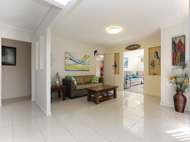 15 HIBISCUS AVE, Redcliffe QLD 4020