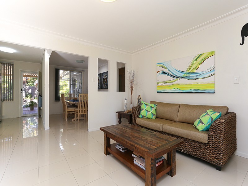 15 HIBISCUS AVE, Redcliffe QLD 4020