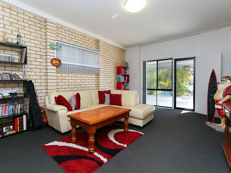 15 HIBISCUS AVE, Redcliffe QLD 4020