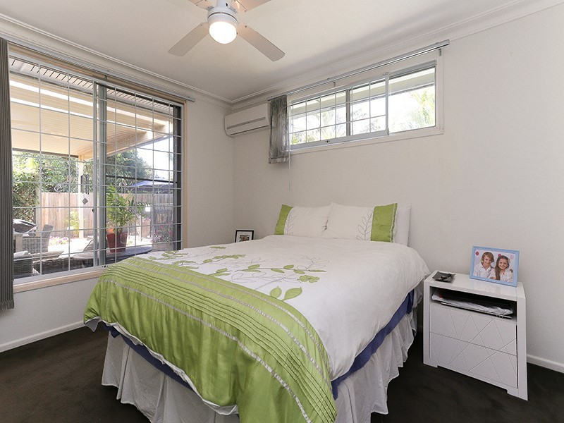 15 HIBISCUS AVE, Redcliffe QLD 4020