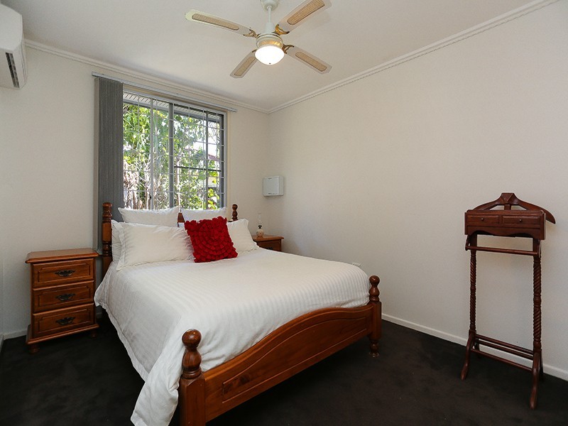 15 HIBISCUS AVE, Redcliffe QLD 4020