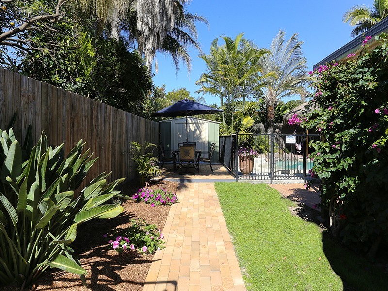 15 HIBISCUS AVE, Redcliffe QLD 4020