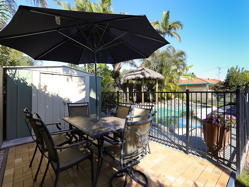 15 HIBISCUS AVE, Redcliffe QLD 4020