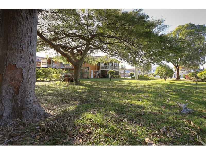 35 ELLEN ST, Woody Point QLD 4019