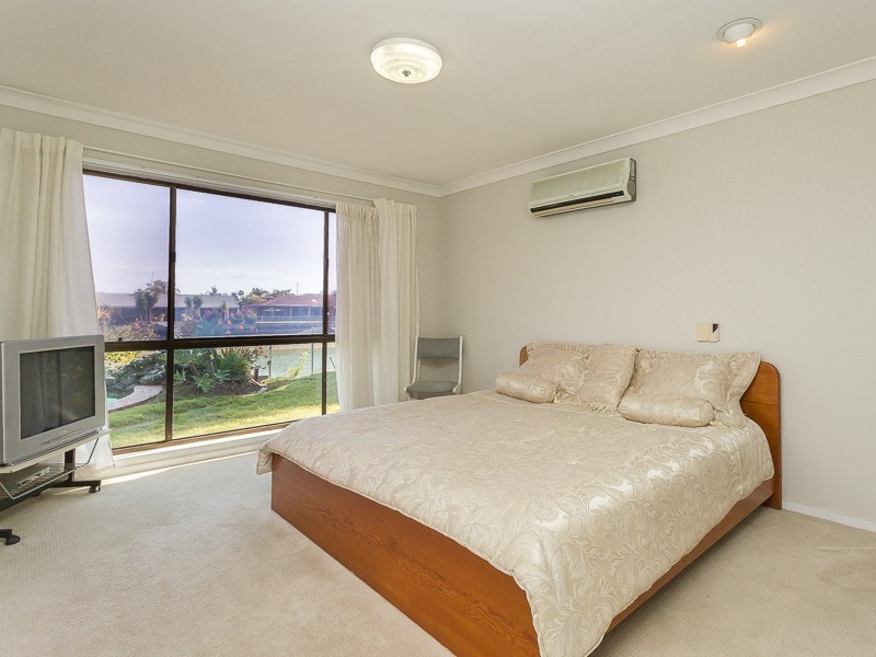 142  GRIFFITH RD, Newport QLD 4020