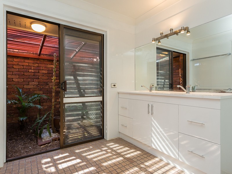 142  GRIFFITH RD, Newport QLD 4020