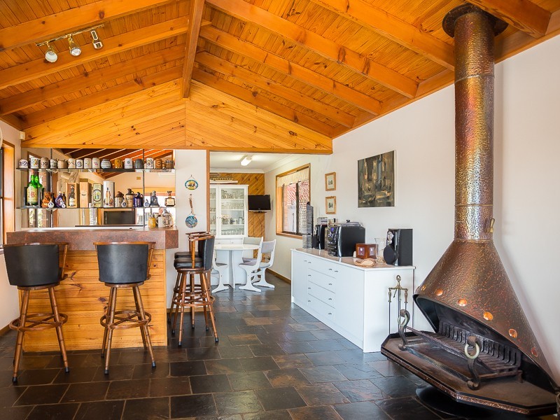 142  GRIFFITH RD, Newport QLD 4020