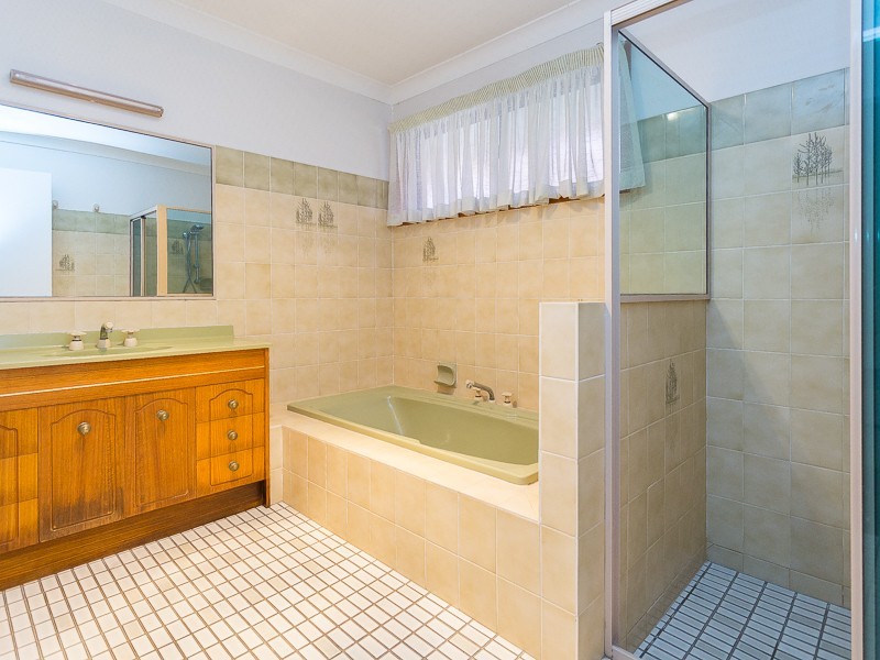 142  GRIFFITH RD, Newport QLD 4020