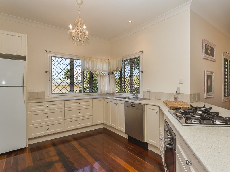 16 BUNTON ST, Scarborough QLD 4020