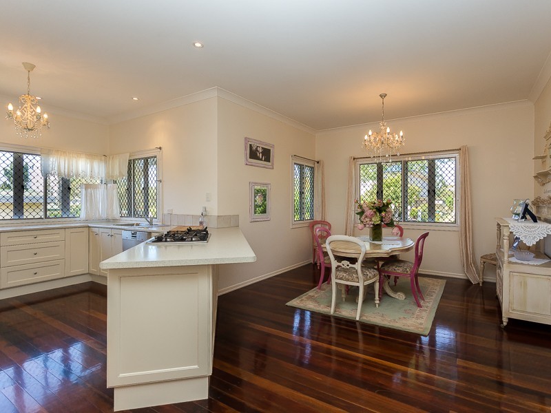 16 BUNTON ST, Scarborough QLD 4020