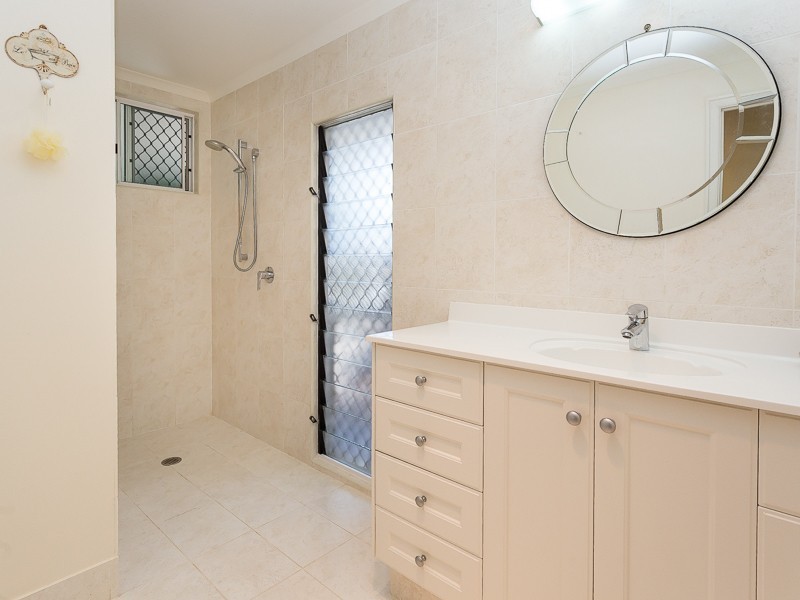 16 BUNTON ST, Scarborough QLD 4020