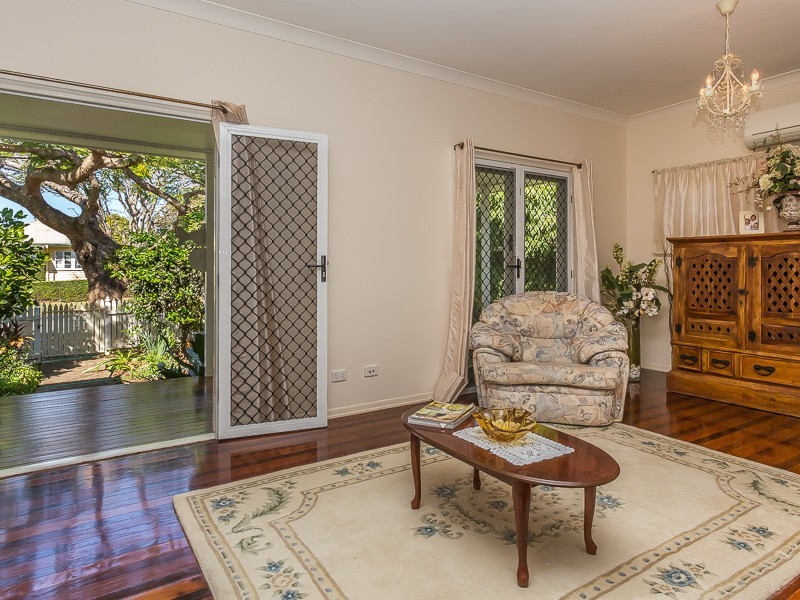 16 BUNTON ST, Scarborough QLD 4020