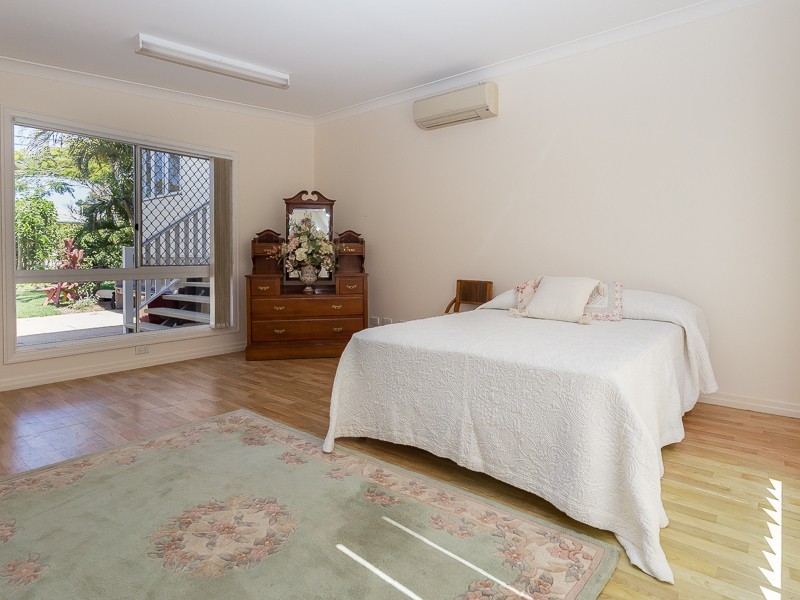 16 BUNTON ST, Scarborough QLD 4020