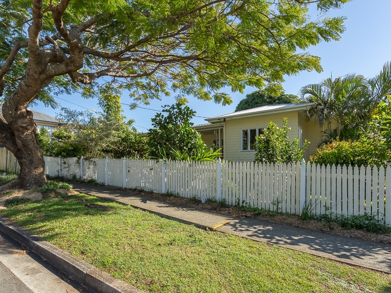 16 BUNTON ST, Scarborough QLD 4020