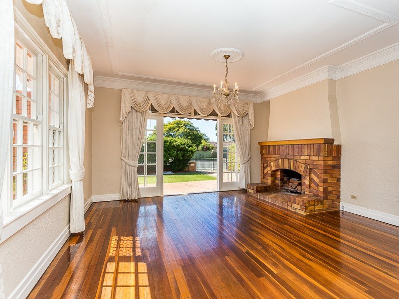 121 MAINE RD, Clontarf QLD 4019