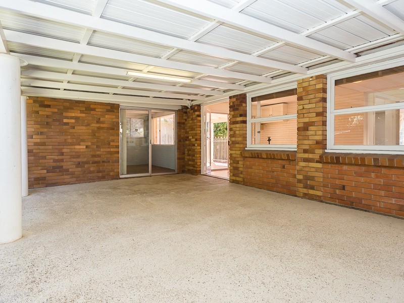 121 MAINE RD, Clontarf QLD 4019