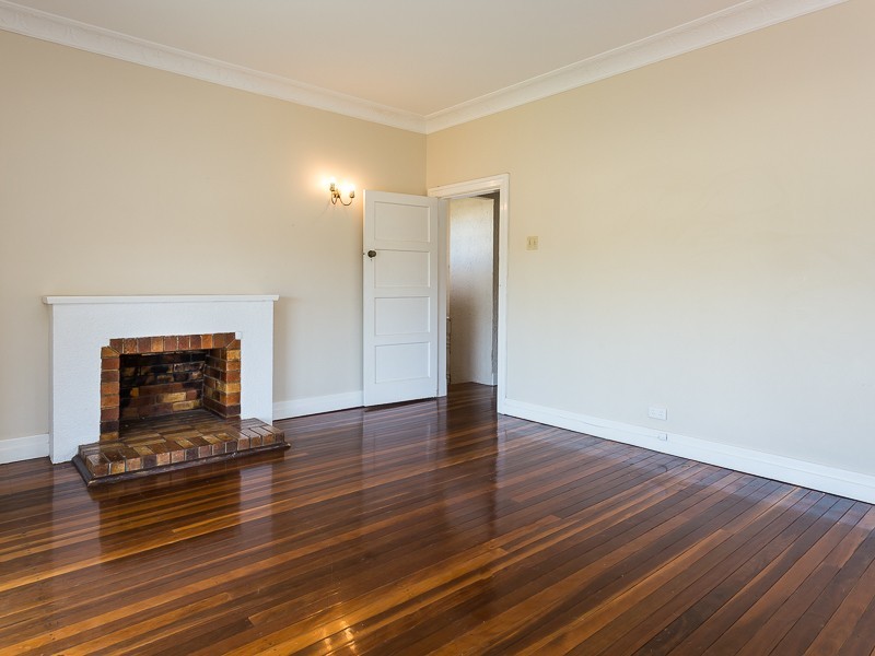 121 MAINE RD, Clontarf QLD 4019