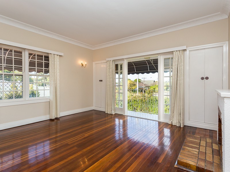 121 MAINE RD, Clontarf QLD 4019