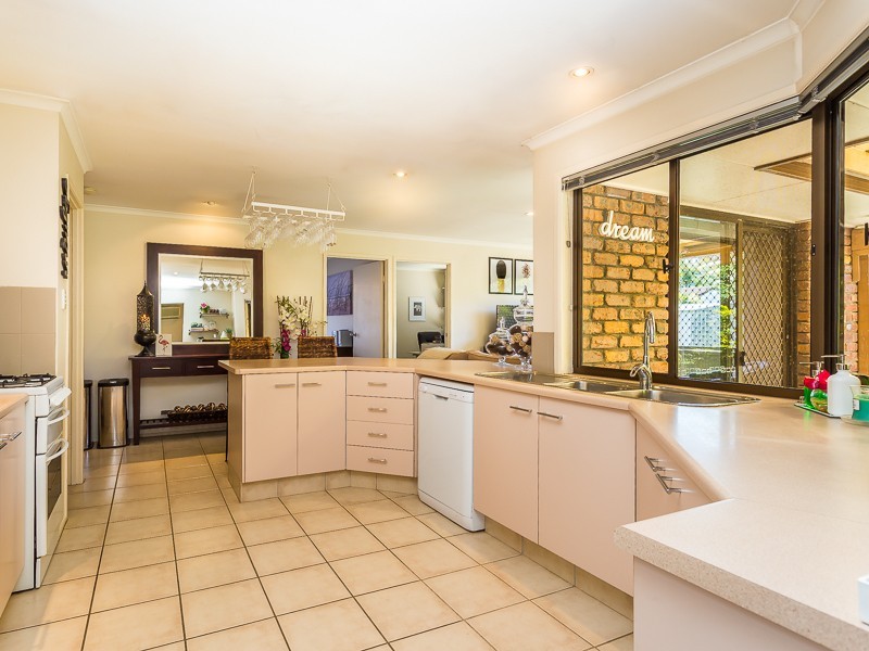 10 ARAFURA CT, Kippa-ring QLD 4021
