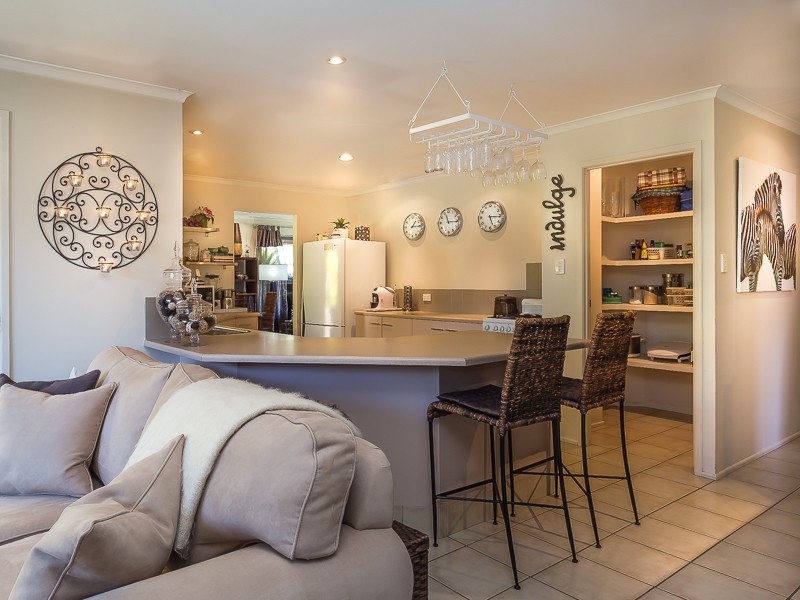 10 ARAFURA CT, Kippa-ring QLD 4021