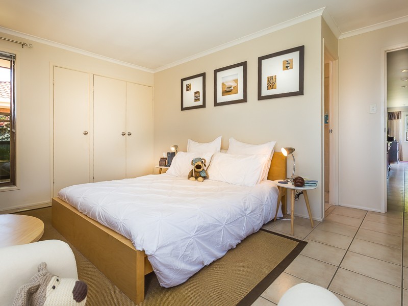 10 ARAFURA CT, Kippa-ring QLD 4021