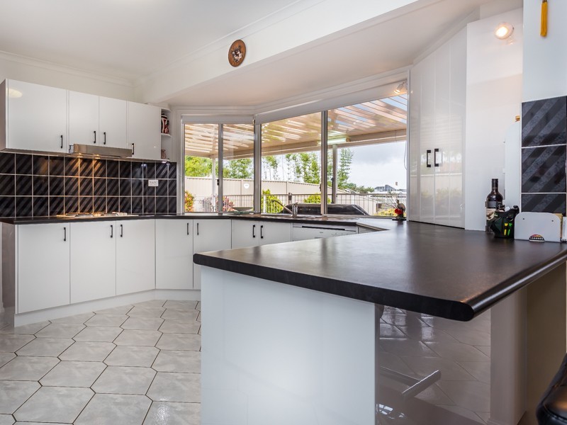 12 CONSTELLATION CT, Newport QLD 4020