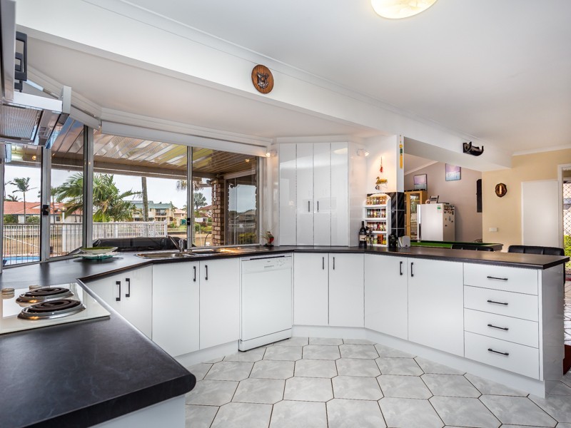 12 CONSTELLATION CT, Newport QLD 4020