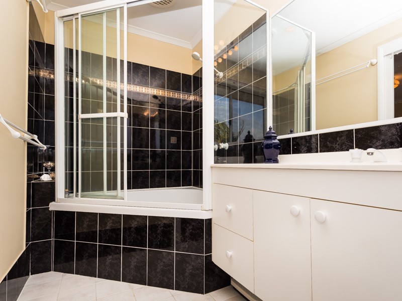 12 CONSTELLATION CT, Newport QLD 4020