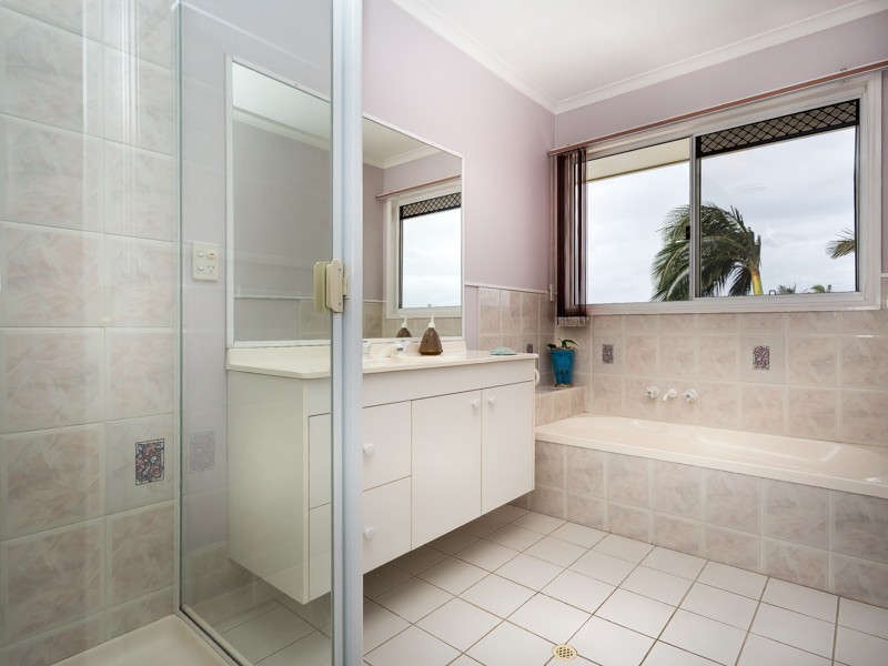 12 CONSTELLATION CT, Newport QLD 4020