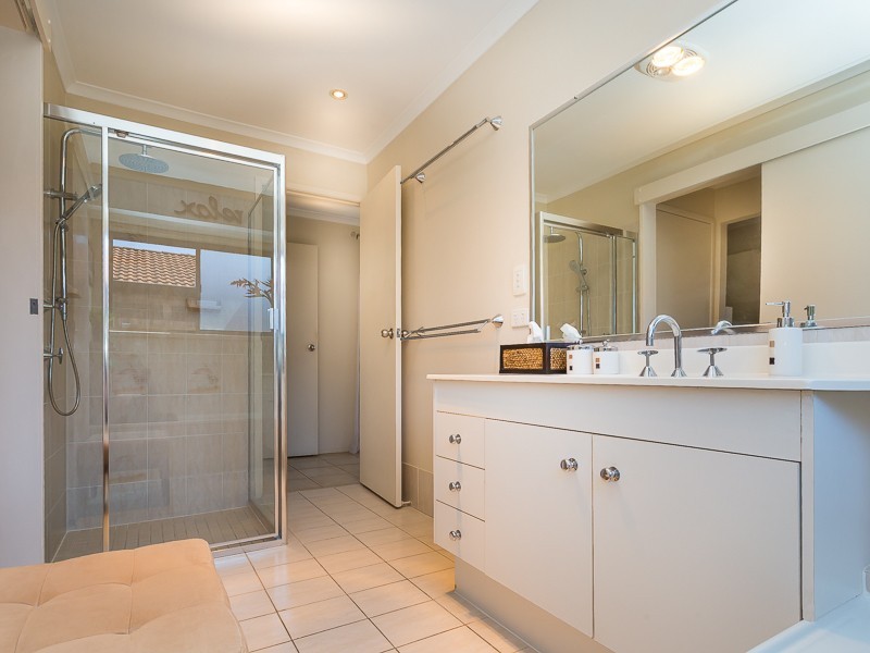 10 ARAFURA CT, Kippa-ring QLD 4021