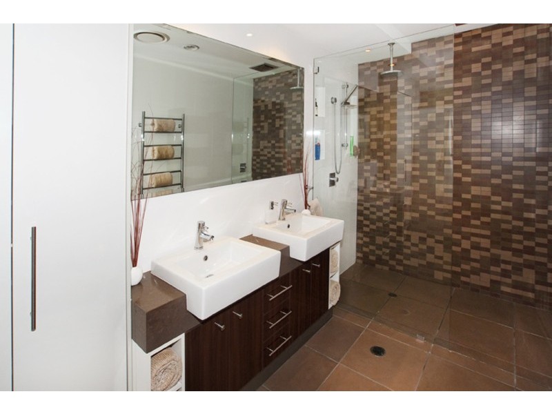 28 COURAGEOUS COURT, Newport QLD 4020