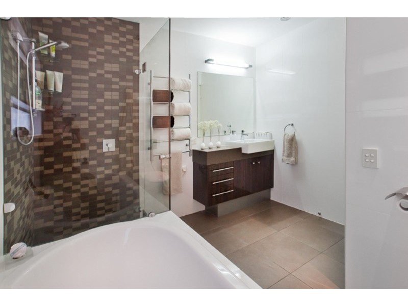 28 COURAGEOUS COURT, Newport QLD 4020