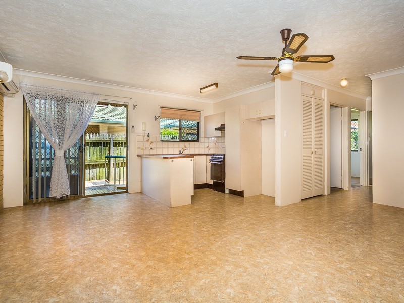 2/10 McNAUGHTON ST, Redcliffe QLD 4020