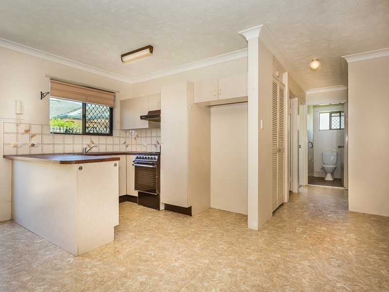 2/10 McNAUGHTON ST, Redcliffe QLD 4020