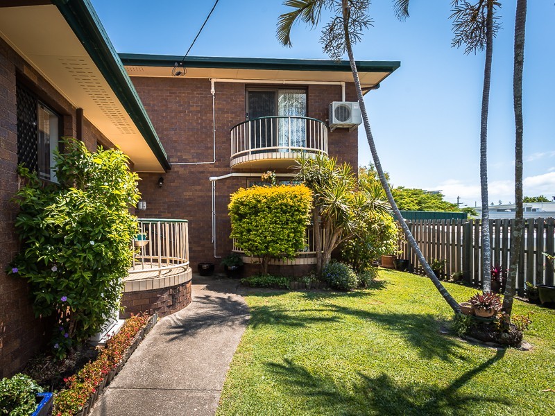 2/10 McNAUGHTON ST, Redcliffe QLD 4020