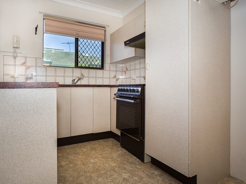 2/10 McNAUGHTON ST, Redcliffe QLD 4020