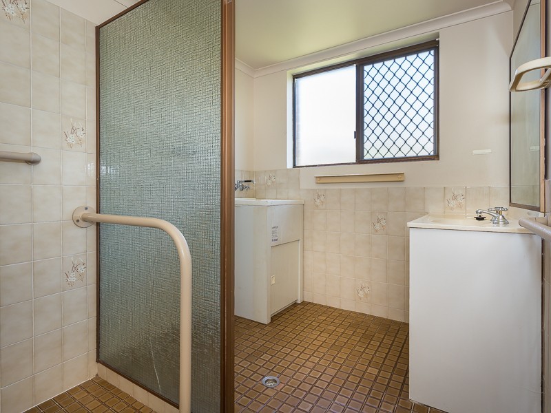 2/10 McNAUGHTON ST, Redcliffe QLD 4020