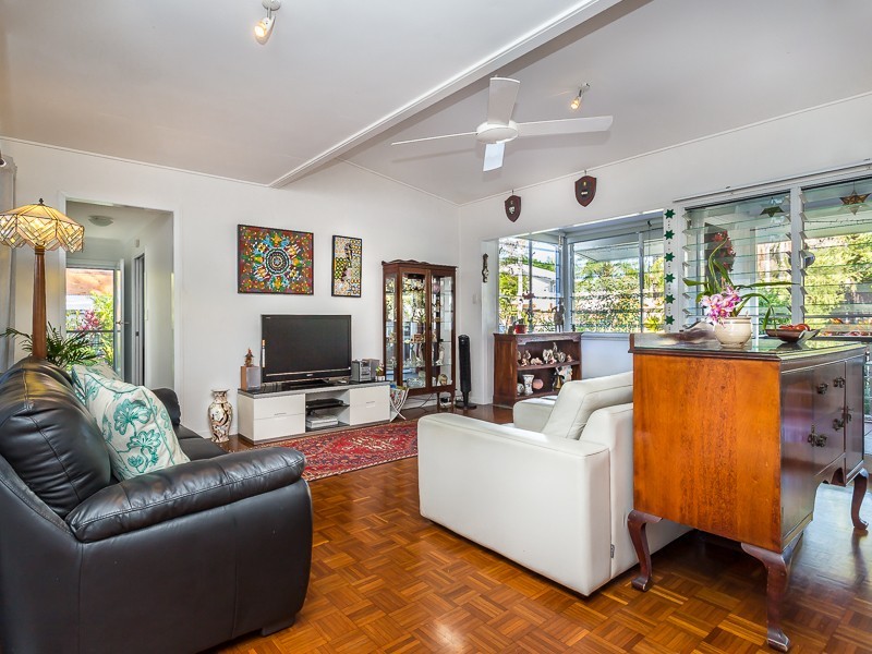 5 MOFFATT STREET, Scarborough QLD 4020