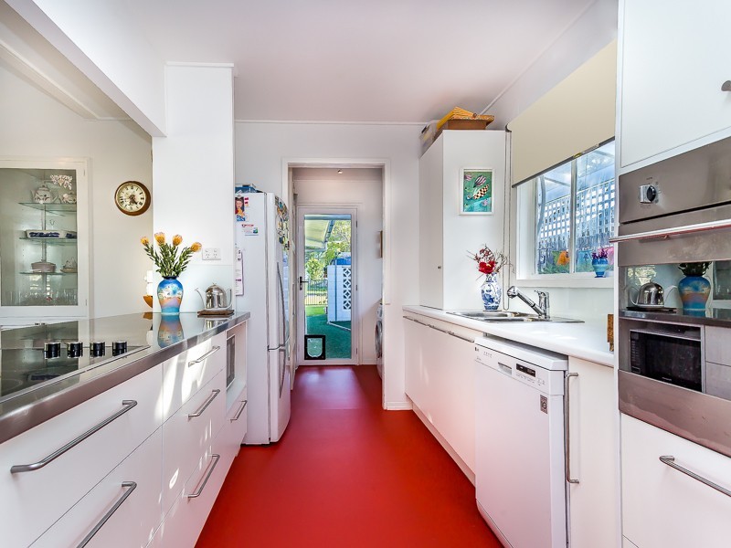 5 MOFFATT STREET, Scarborough QLD 4020