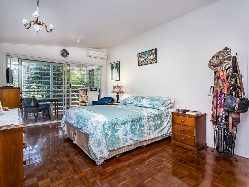 5 MOFFATT STREET, Scarborough QLD 4020