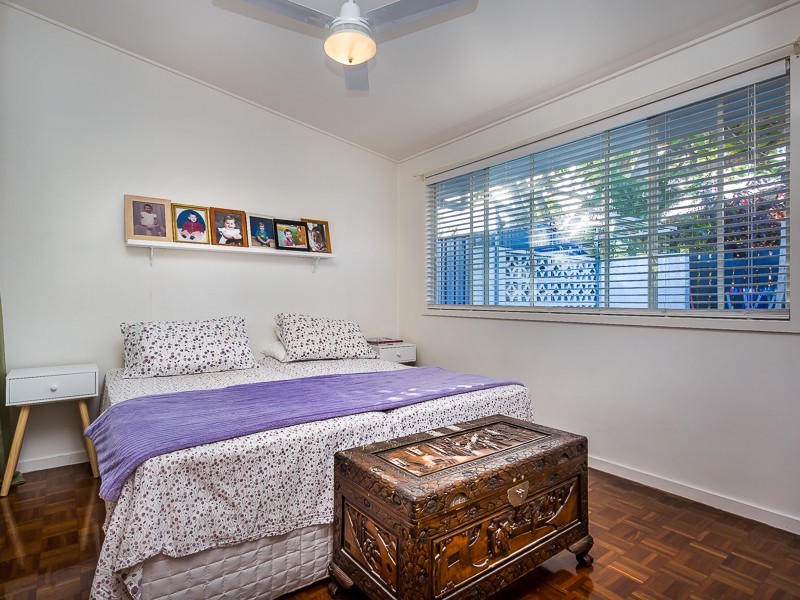 5 MOFFATT STREET, Scarborough QLD 4020