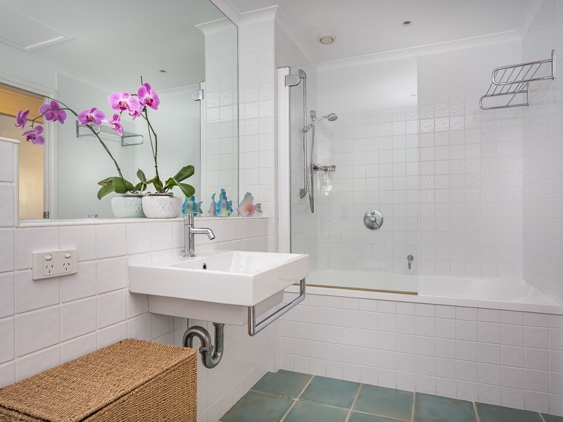 5 MOFFATT STREET, Scarborough QLD 4020