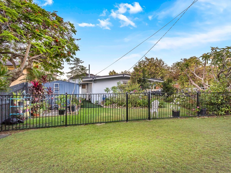 5 MOFFATT STREET, Scarborough QLD 4020