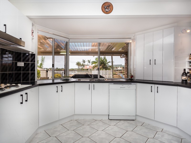 12 CONSTELLATION CT, Newport QLD 4020