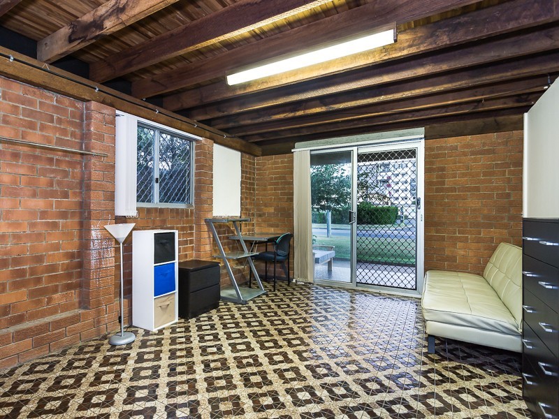 17 OYSTER POINT ESPLANADE, Newport QLD 4020